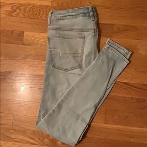 Light wash skinny jeans